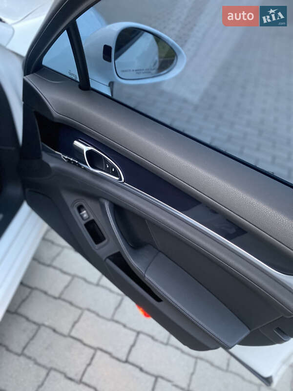 Фастбэк Porsche Panamera 2015 в Киеве