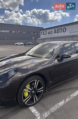 Фастбэк Porsche Panamera 2013 в 