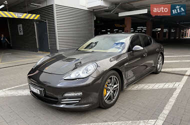 Фастбек Porsche Panamera 2012 в Києві