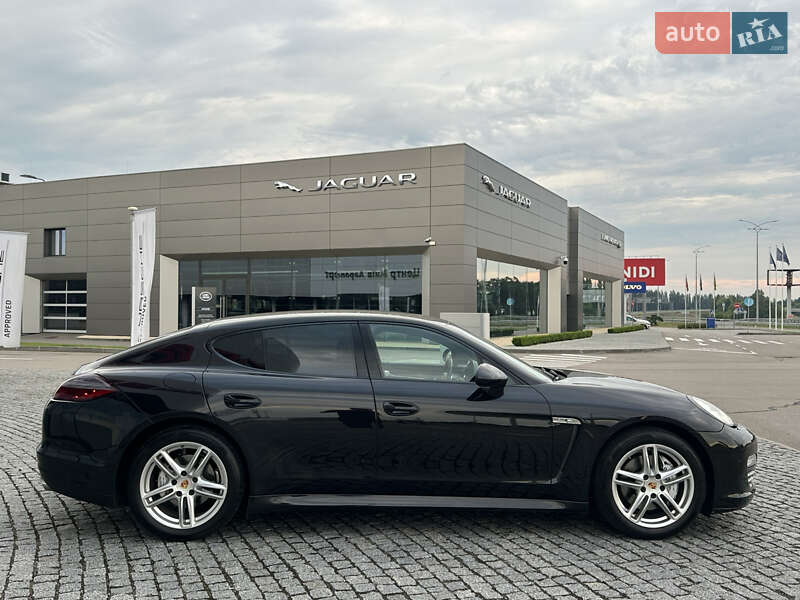 Фастбек Porsche Panamera 2011 в Києві