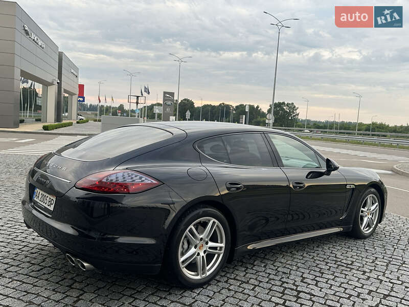 Фастбек Porsche Panamera 2011 в Києві