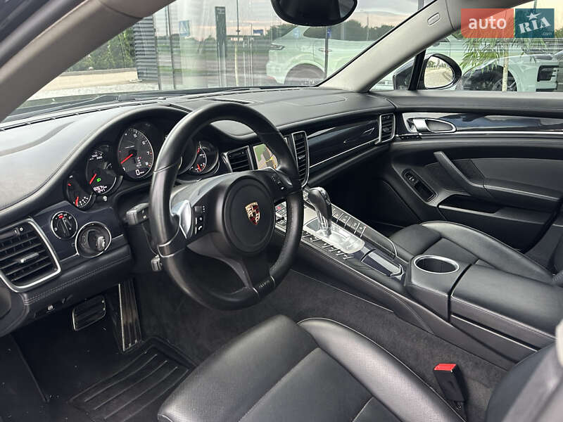 Фастбек Porsche Panamera 2011 в Києві