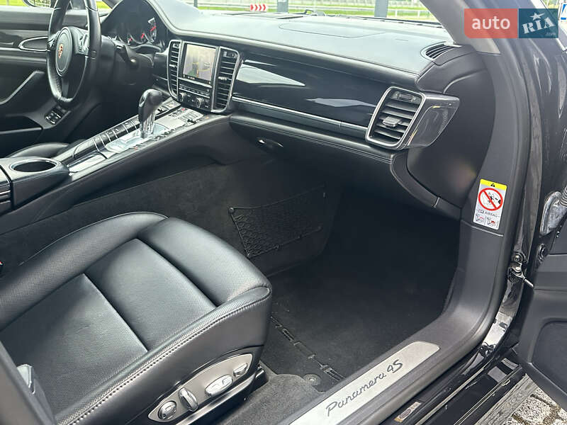 Фастбек Porsche Panamera 2011 в Києві