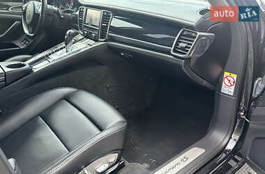 Фастбэк Porsche Panamera 2011 в 