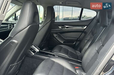 Фастбэк Porsche Panamera 2011 в 