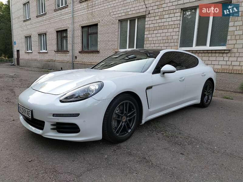 Фастбэк Porsche Panamera 2013 в Бершади