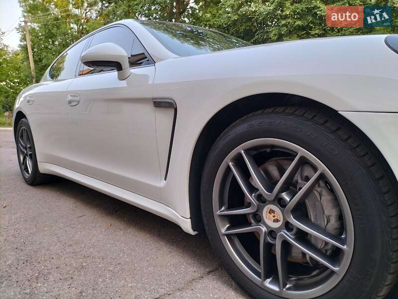 Фастбэк Porsche Panamera 2013 в Бершади