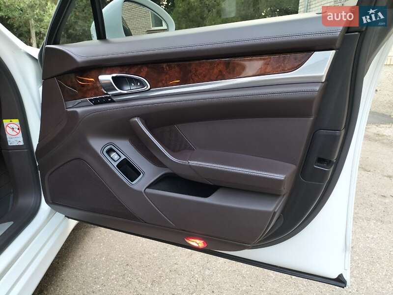 Фастбэк Porsche Panamera 2013 в Бершади