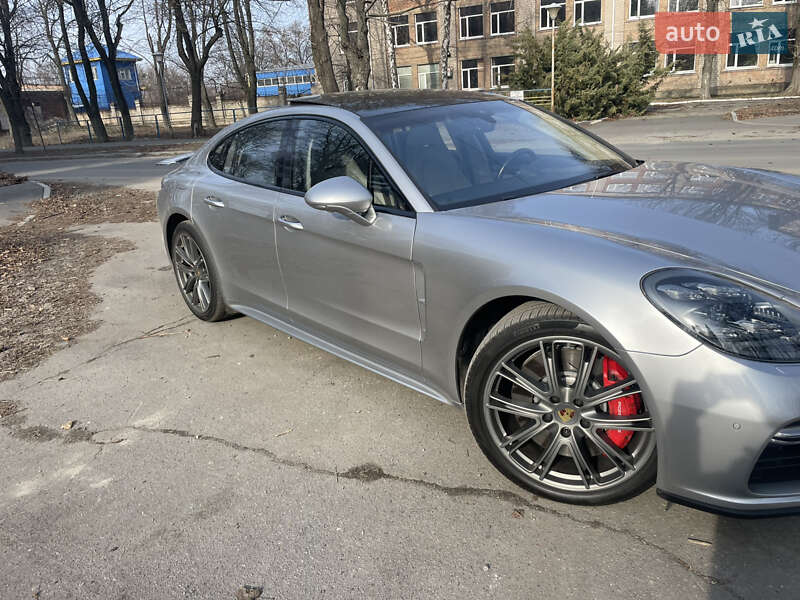 Фастбэк Porsche Panamera 2017 в Киеве