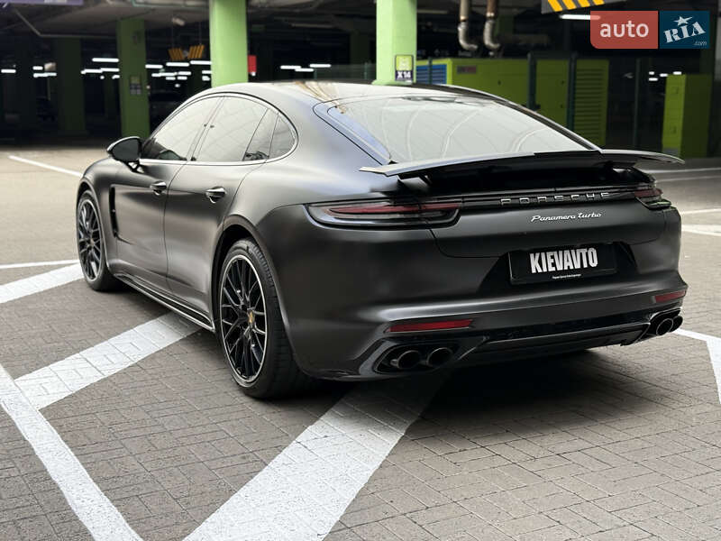 Фастбэк Porsche Panamera 2017 в Киеве