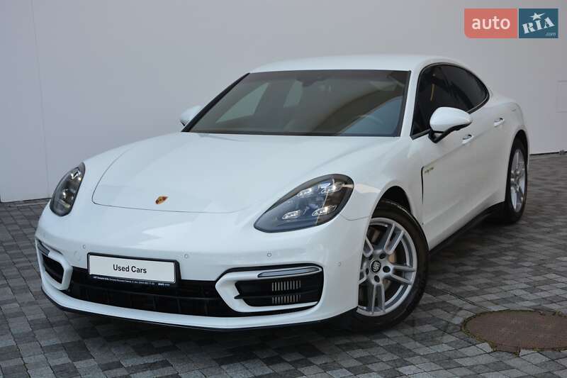 Porsche Panamera 2021