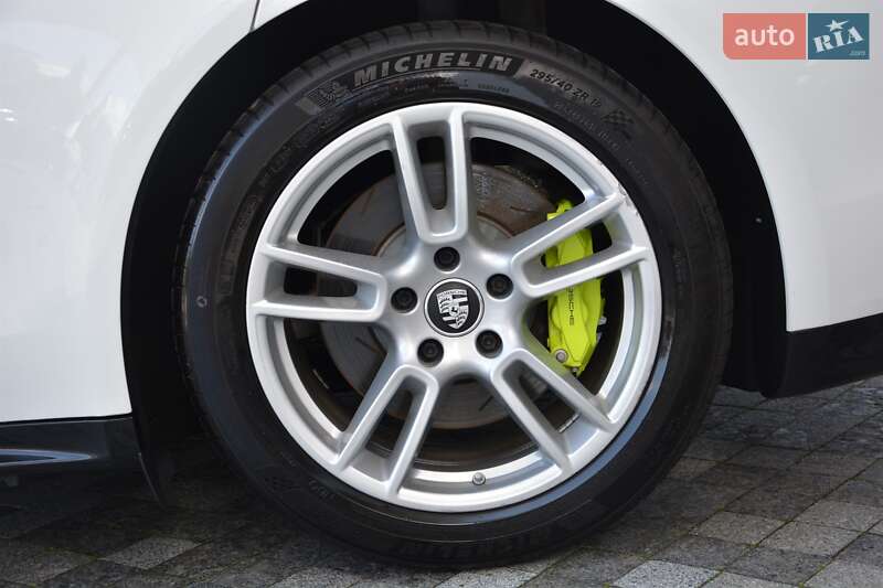 Фастбэк Porsche Panamera 2021 в Киеве фото 10 Фастбэк Porsche Panamera 2021 в Киеве