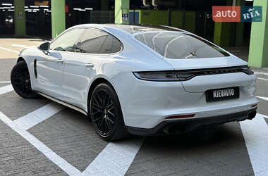 Фастбэк Porsche Panamera 2023 в 