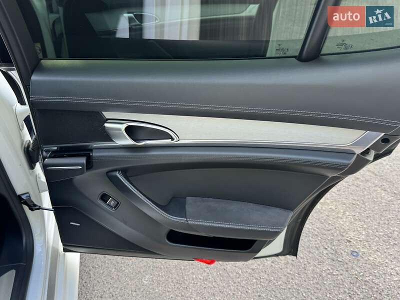 Фастбэк Porsche Panamera 2012 в Желтых Водах