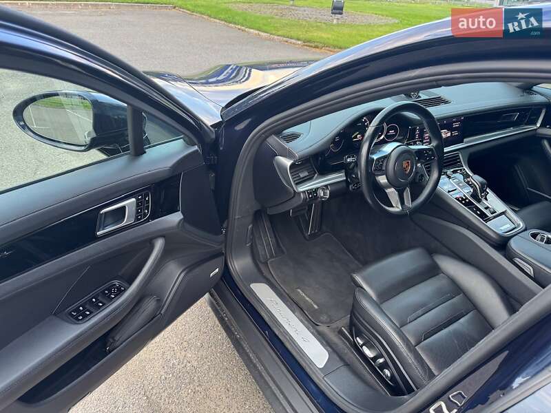 Фастбэк Porsche Panamera 2018 в Киеве