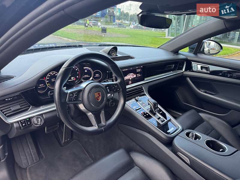 Фастбэк Porsche Panamera 2018 в Киеве