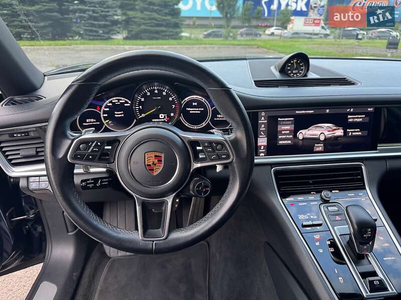 Фастбэк Porsche Panamera 2018 в Киеве