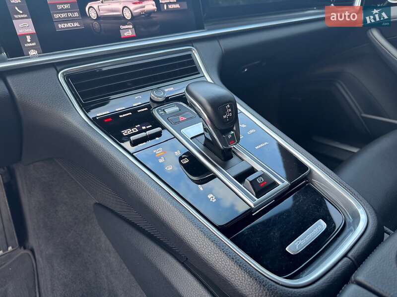 Фастбэк Porsche Panamera 2018 в Киеве