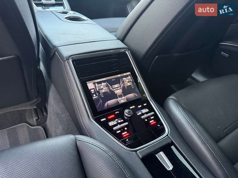Фастбэк Porsche Panamera 2018 в Киеве