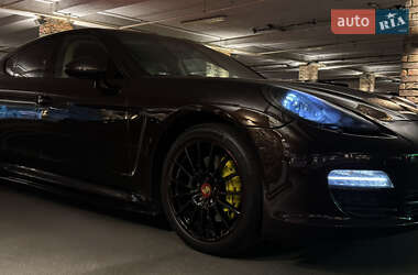 Фастбэк Porsche Panamera 2010 в 