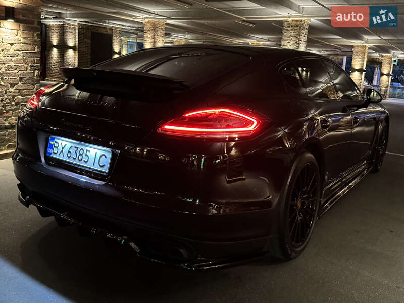 Фастбэк Porsche Panamera 2010 в 