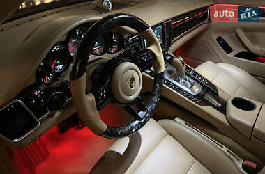 Фастбэк Porsche Panamera 2010 в 