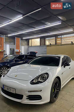 Фастбек Porsche Panamera 2016 в Львові