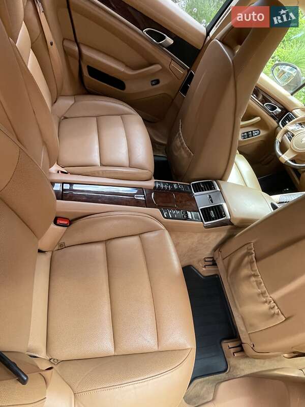 Фастбэк Porsche Panamera 2013 в Киеве фото 14 Фастбэк Porsche Panamera 2013 в Киеве