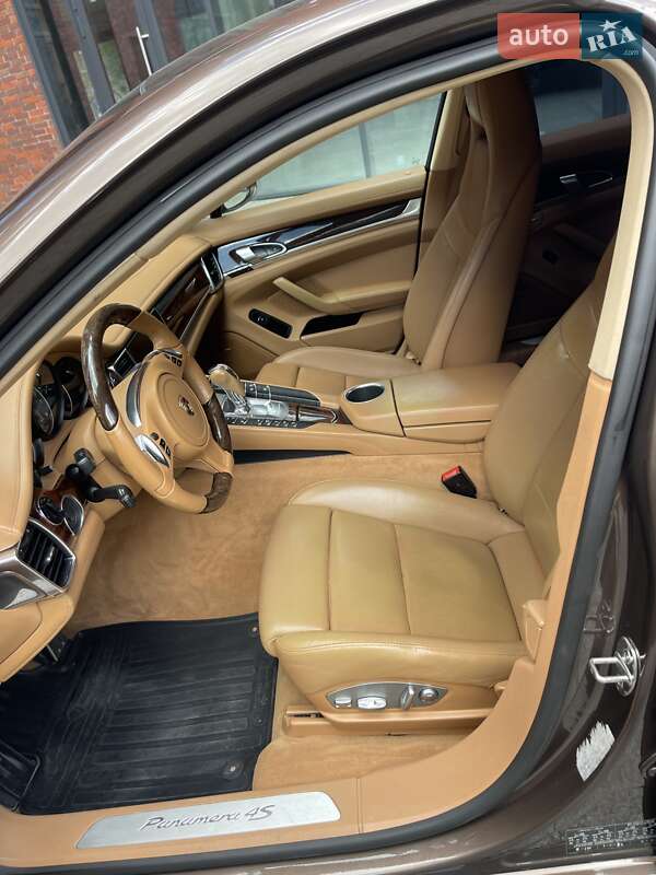 Фастбэк Porsche Panamera 2013 в Киеве фото 16 Фастбэк Porsche Panamera 2013 в Киеве
