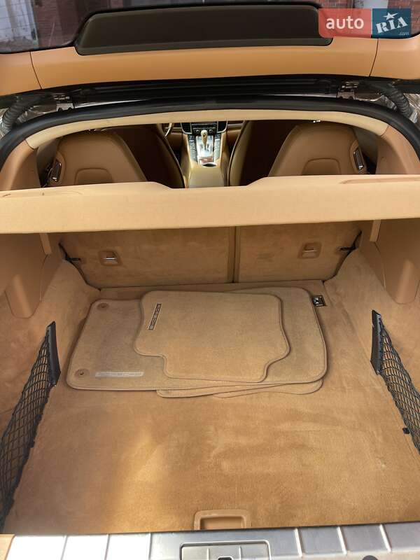 Фастбэк Porsche Panamera 2013 в Киеве фото 25 Фастбэк Porsche Panamera 2013 в Киеве