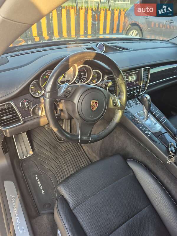 Фастбэк Porsche Panamera 2015 в Виннице фото 19 Фастбэк Porsche Panamera 2015 в Виннице