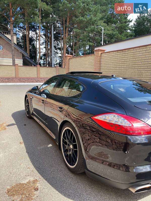 Фастбек Porsche Panamera 2010 в Києві