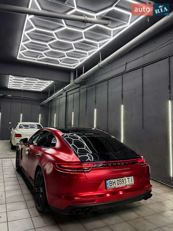 Фастбэк Porsche Panamera 2017 в Киеве