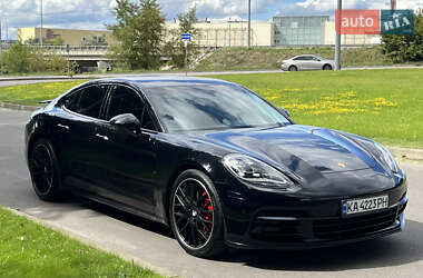 Фастбэк Porsche Panamera 2018 в Киеве