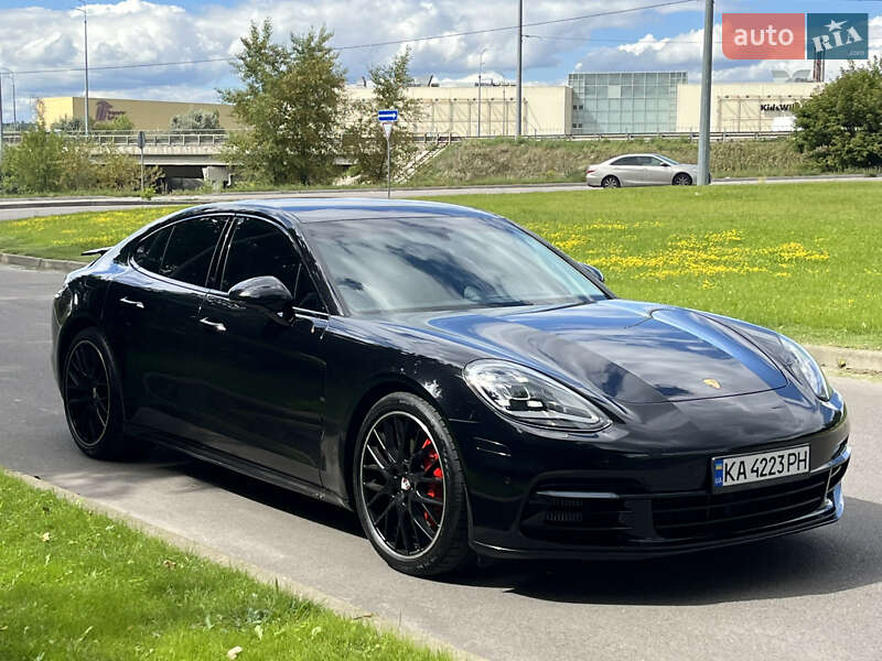 Фастбэк Porsche Panamera 2018 в 