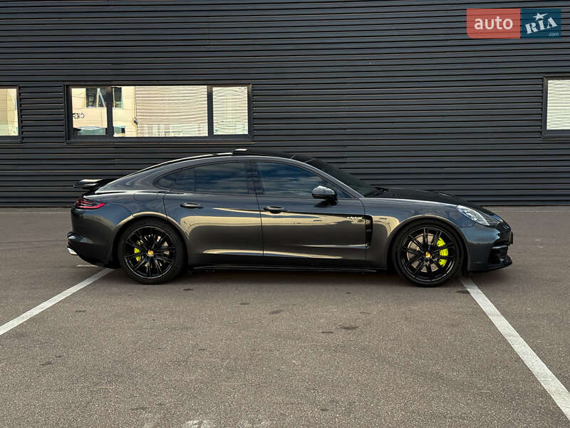Фастбэк Porsche Panamera 2017 в Киеве