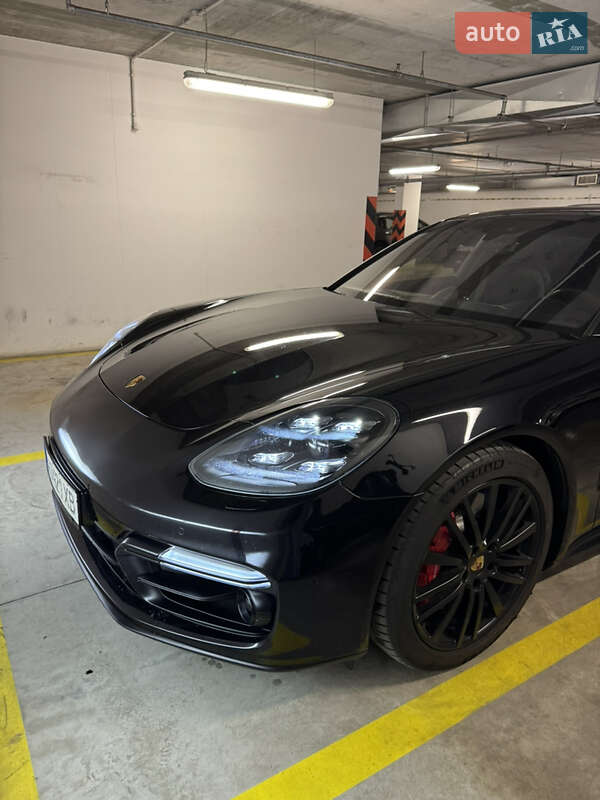 Фастбэк Porsche Panamera 2019 в Киеве