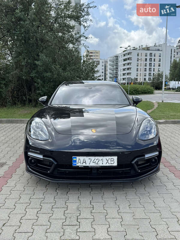 Фастбэк Porsche Panamera 2019 в Киеве