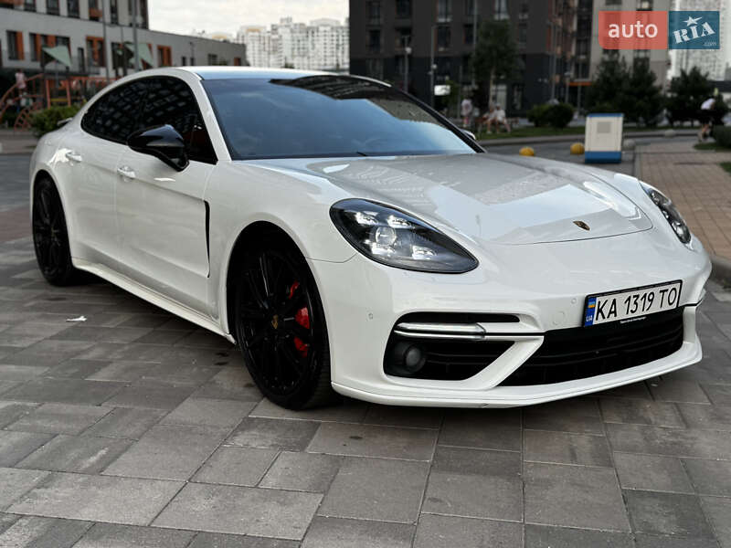 Фастбэк Porsche Panamera 2018 в 