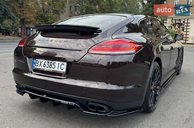 Фастбэк Porsche Panamera 2010 в 