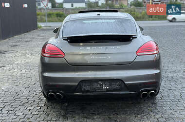 Фастбэк Porsche Panamera 2013 в 