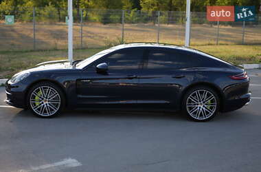 Фастбэк Porsche Panamera 2019 в 