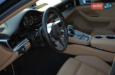 Фастбэк Porsche Panamera 2019 в 