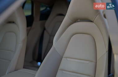 Фастбэк Porsche Panamera 2019 в 