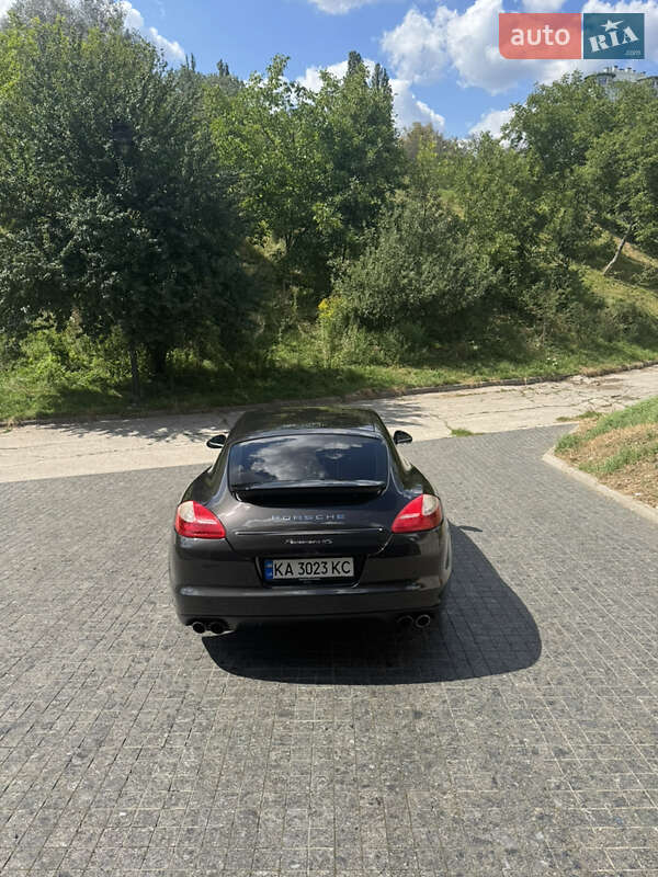 Фастбэк Porsche Panamera 2010 в Киеве