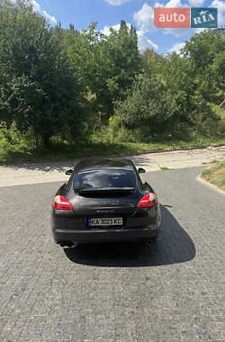 Фастбэк Porsche Panamera 2010 в 
