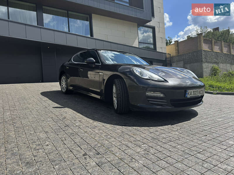 Фастбэк Porsche Panamera 2010 в Киеве