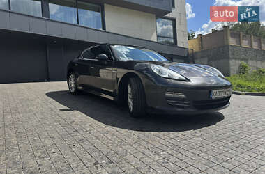 Фастбэк Porsche Panamera 2010 в 