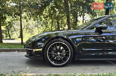 Фастбэк Porsche Panamera 2018 в 