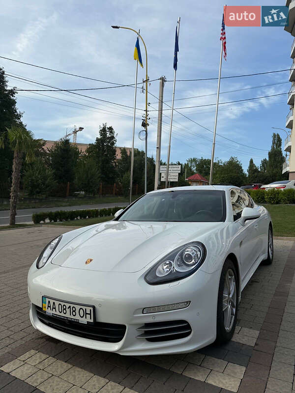 Фастбэк Porsche Panamera 2013 в 